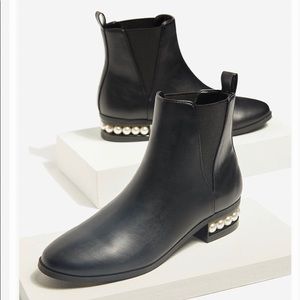 NWT size 11 black Chelsea boots